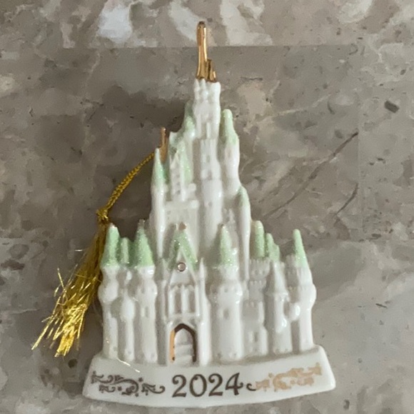 LENOX DISNEY SHOWCASE 2024 “Cinderella Castle” - Picture 3 of 4